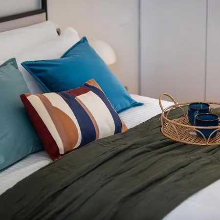 The Rent - Spacious Three-bedroom In The Heart Of Apartmán