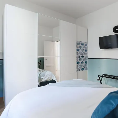 The Rent - Spacious Three-bedroom In The Heart Of * Milan