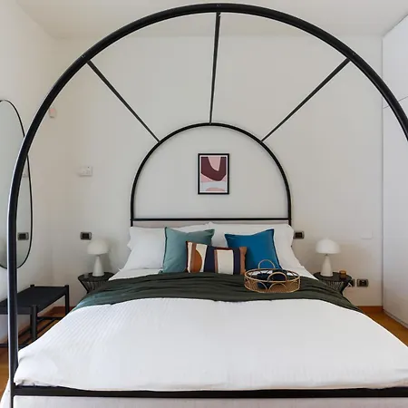 The Rent - Spacious Three-bedroom In The Heart Of Milan