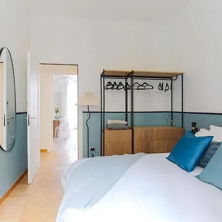 The Rent - Spacious Three-bedroom In The Heart Of Apartment Milan