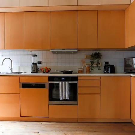 The Rent - Spacious Three-bedroom In The Heart Of Milan