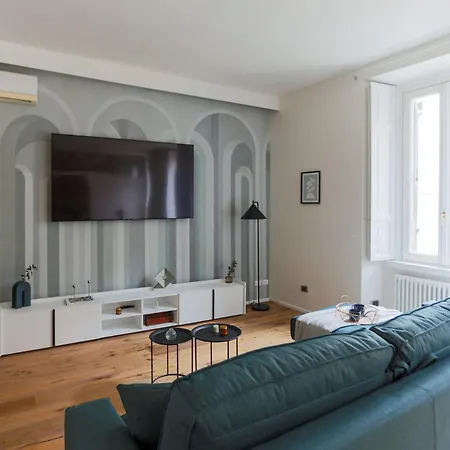 The Rent - Spacious Three-bedroom In The Heart Of * Milan