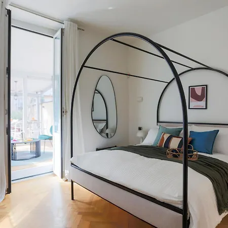 The Rent - Spacious Three-bedroom In The Heart Of Apartment Milan