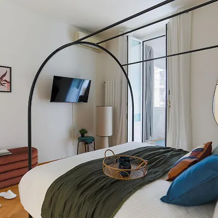 The Rent - Spacious Three-bedroom In The Heart Of