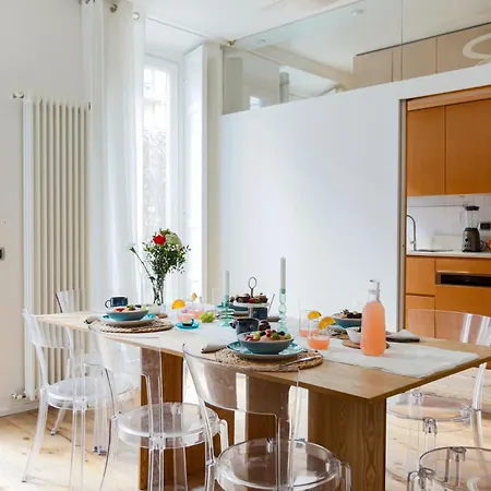 The Rent - Spacious Three-bedroom In The Heart Of Milan