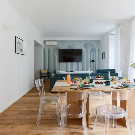 The Rent - Spacious Three-bedroom In The Heart Of Apartment Milan