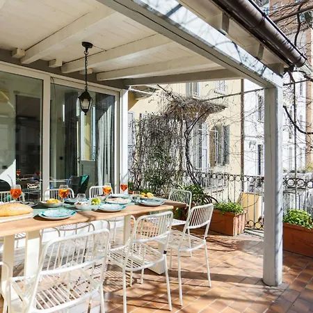 The Rent - Spacious Three-bedroom In The Heart Of *